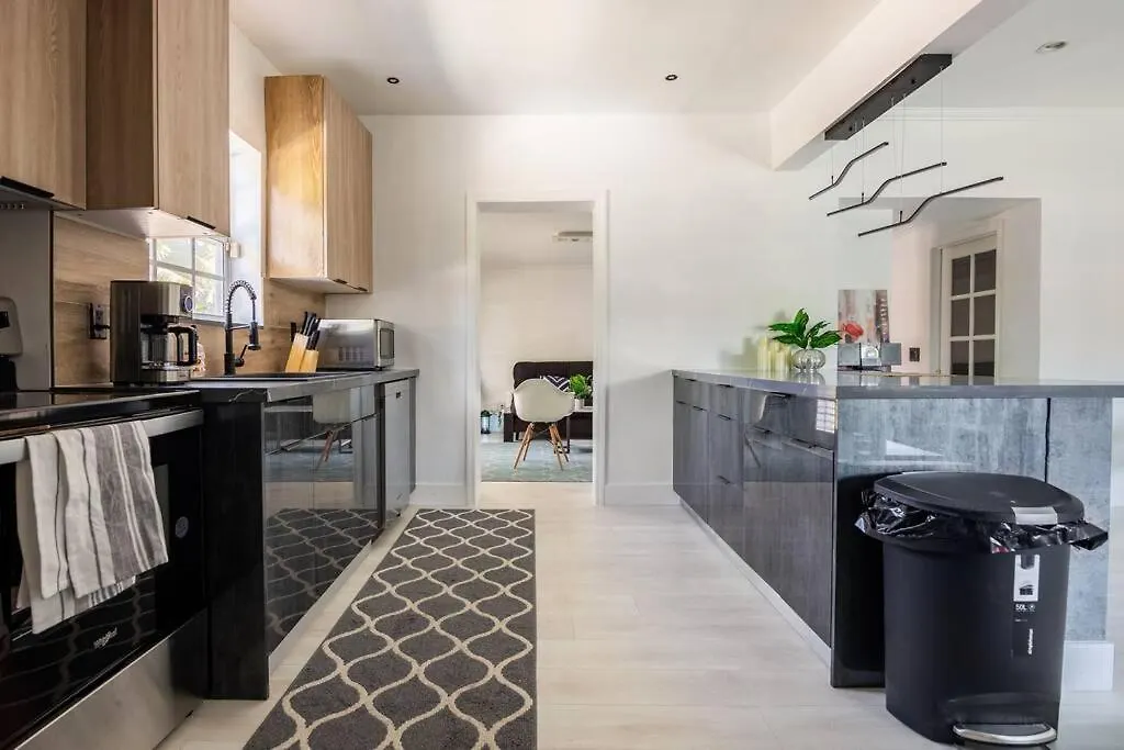 Stylish 3-bed, 2-bath Near Downtown Miami