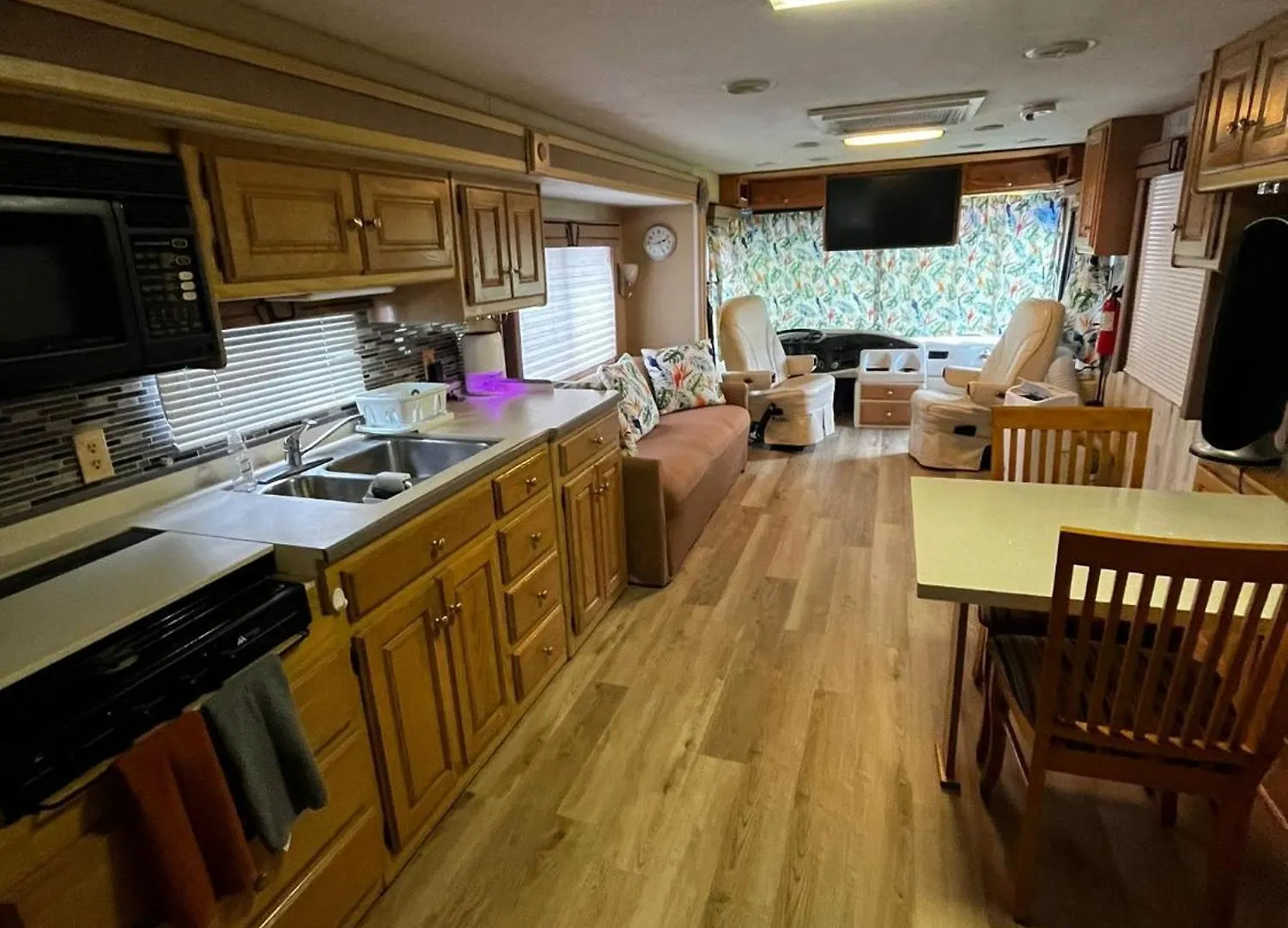 Campsite Remodeled And Comfortable Rv - Free Parking