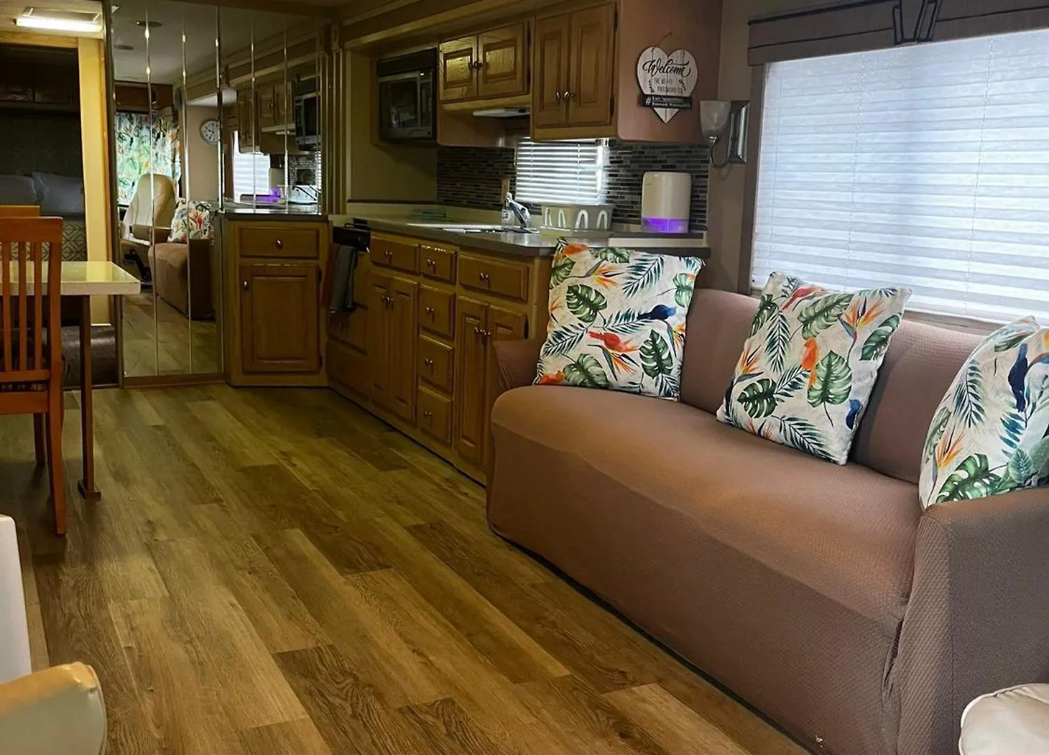 Remodeled And Comfortable Rv - Free Parking Campsite Miami