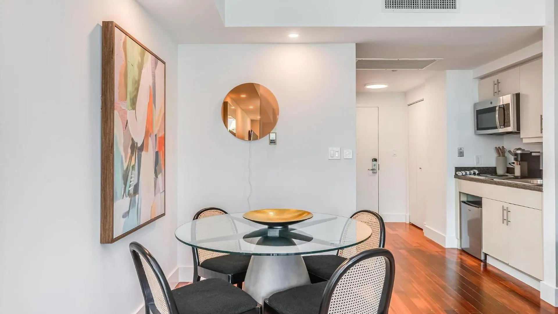 Apartment Renovated Coconut Grove Includes Parking
