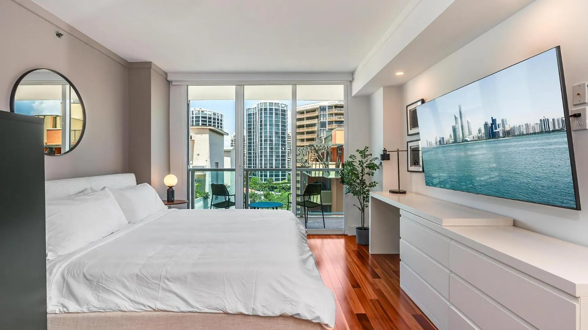 Renovated Coconut Grove Includes Parking Miami