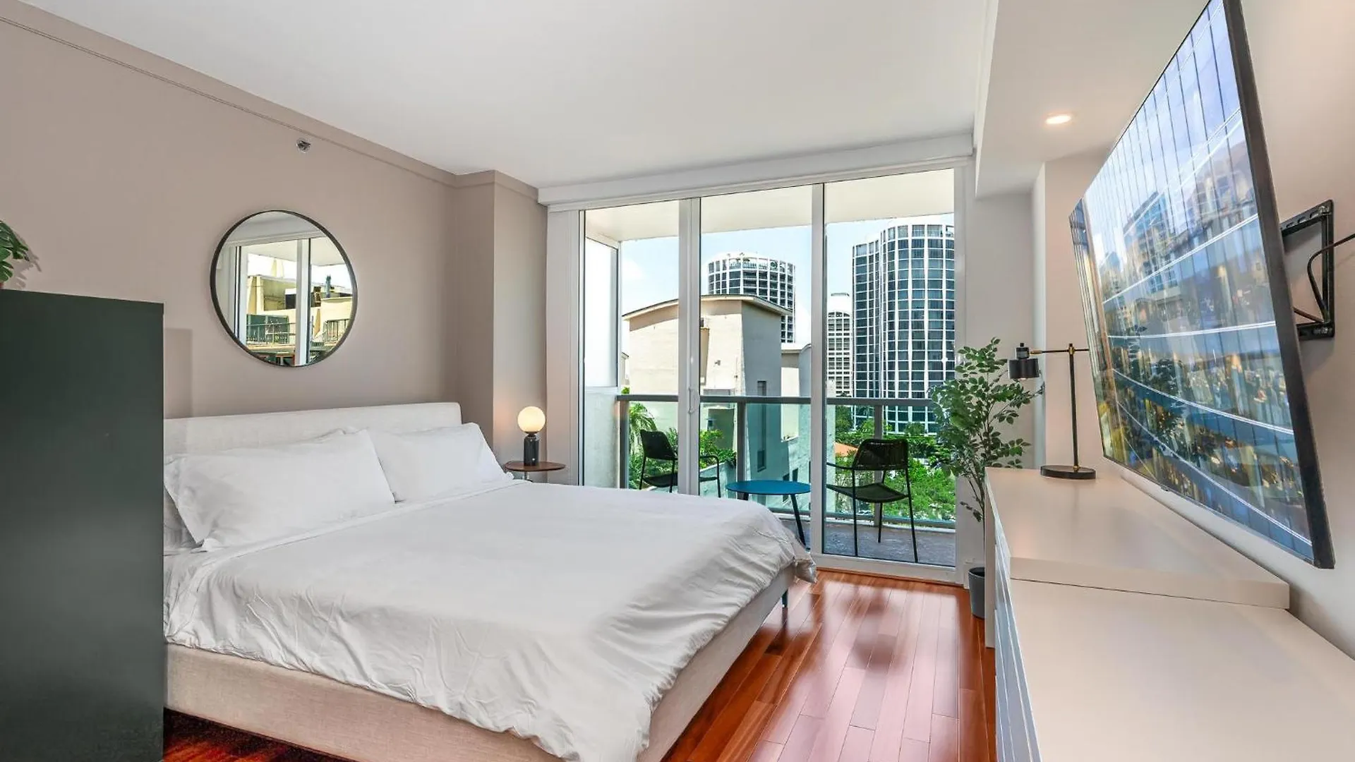 Renovated Coconut Grove Includes Parking Miami