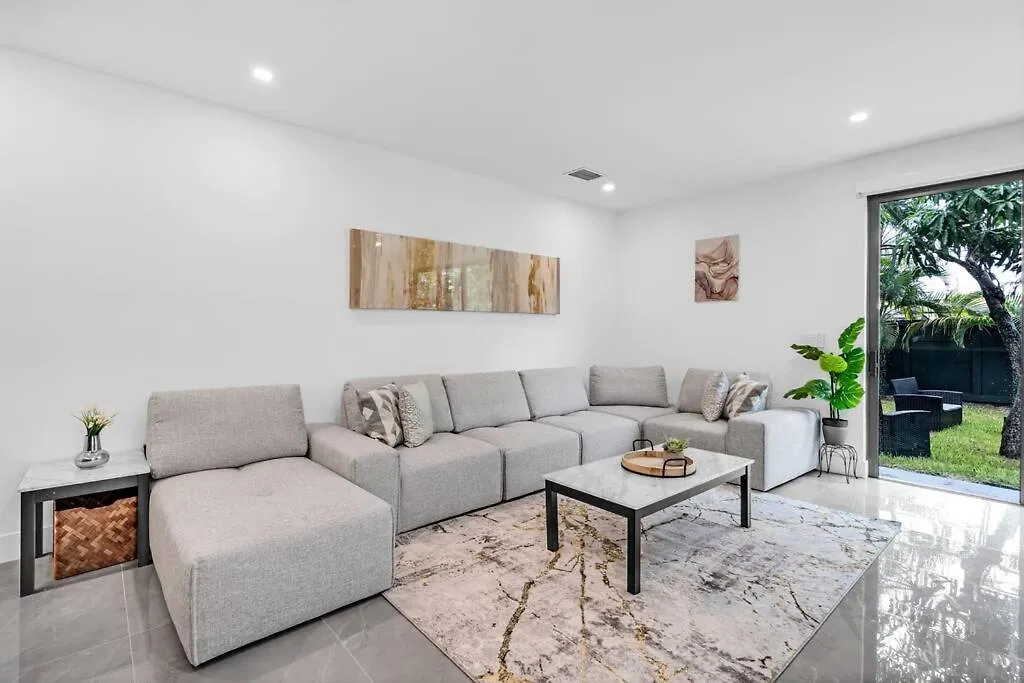 Paraiso House 10 Ppl 3 Mins Walk Douglas Park Holiday home *