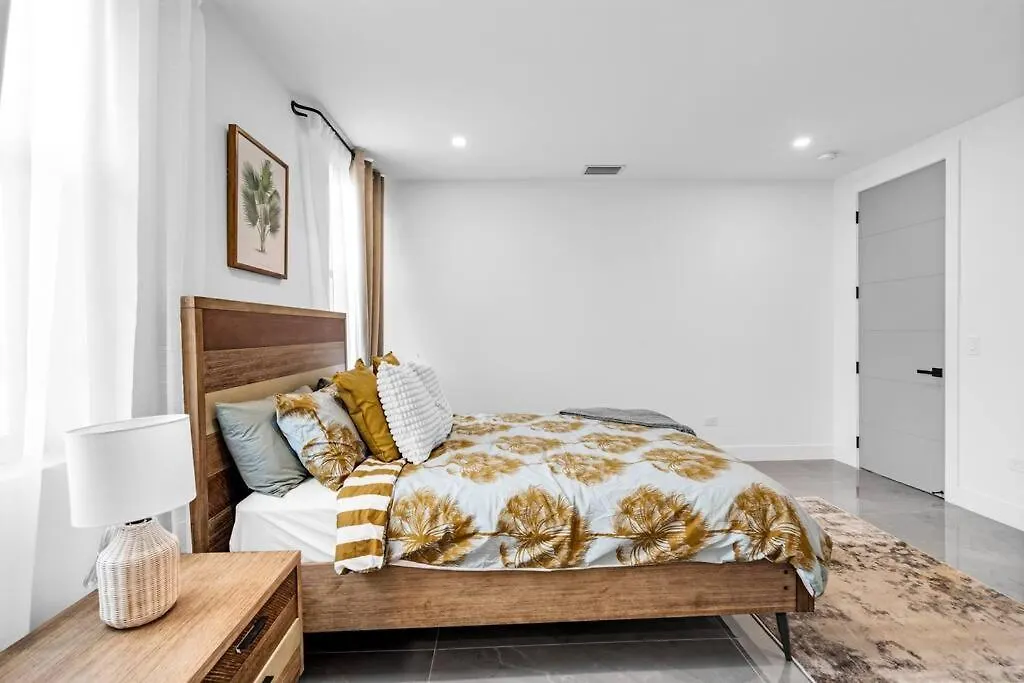 Paraiso House 10 Ppl 3 Mins Walk Douglas Park Holiday home *