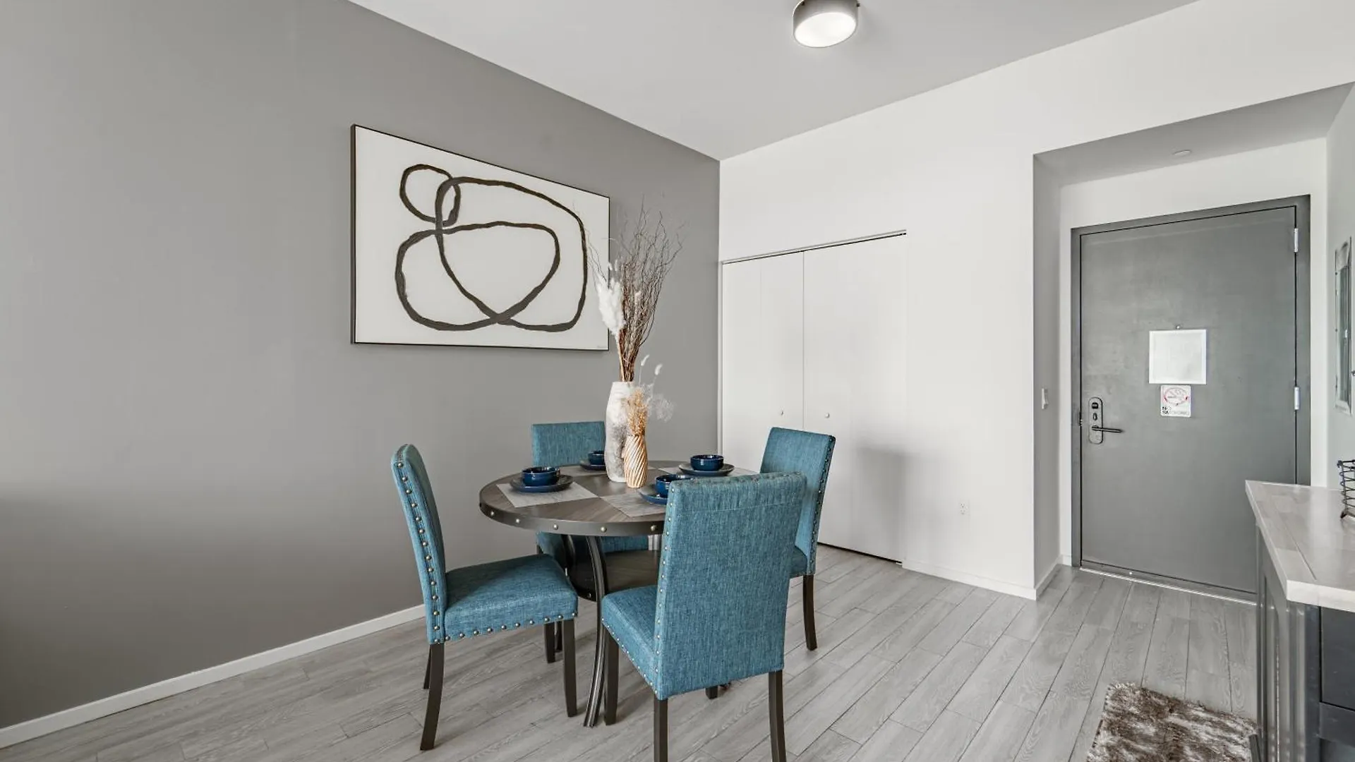 New Dawn Apartment *