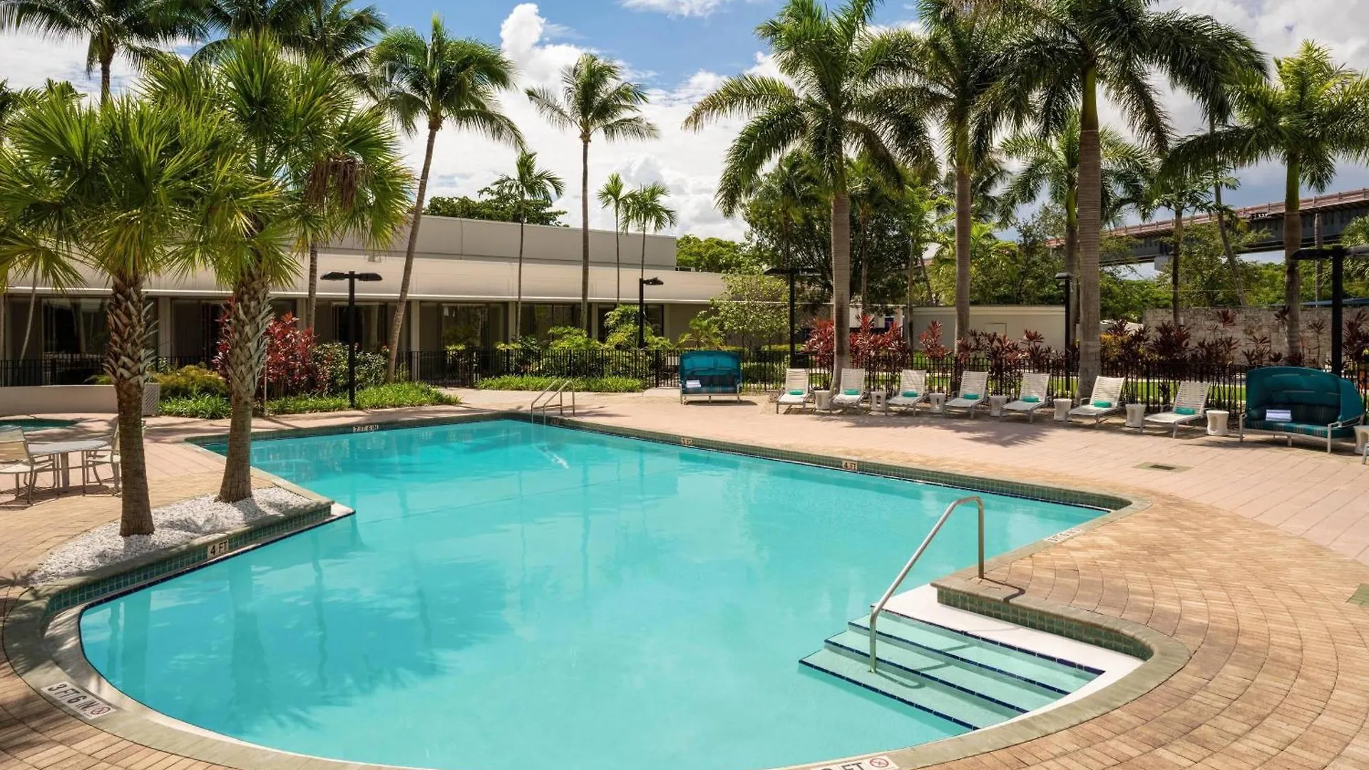 Hotell Courtyard By Marriott Airport 3*