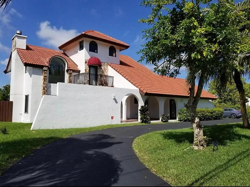 Spanish Style House - Free Parking * 迈阿密
