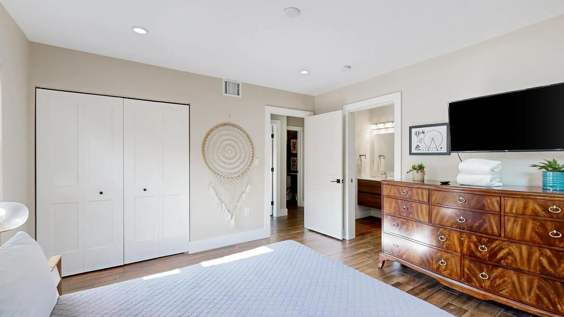 Mid-century Modern Oasis מיאמי