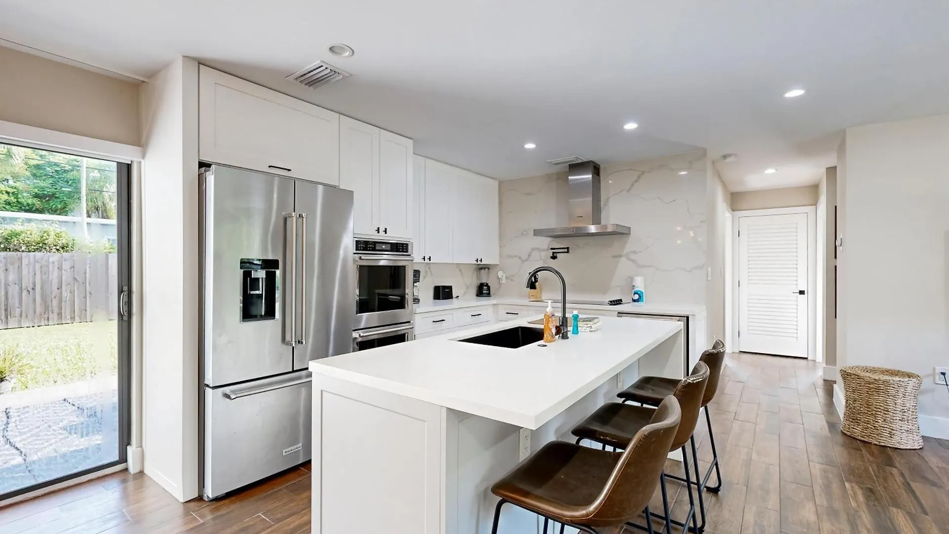 Mid-century Modern Oasis בית נופש מיאמי