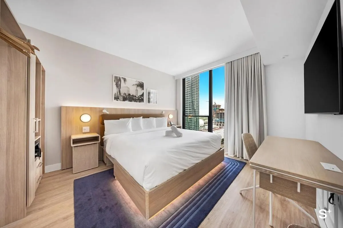 Chic Downtown 1br With Stunning Skyline Views