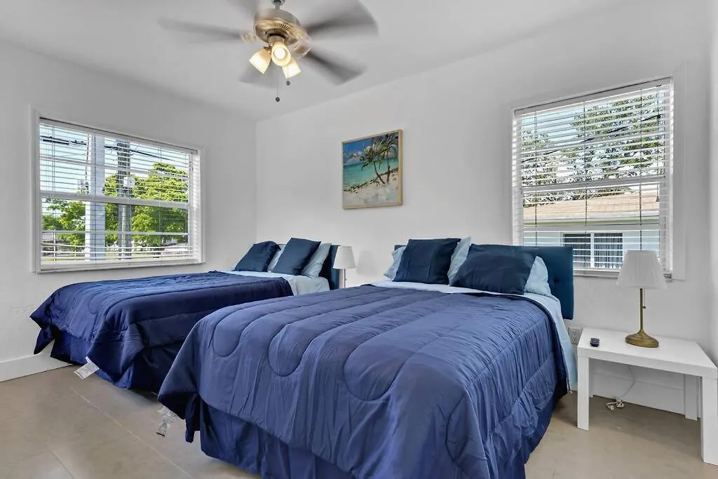 Brickell Marvellous Stunning House 12 People 別荘 *