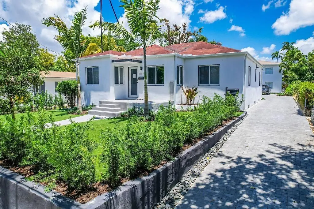 Brickell Marvellous Stunning House 12 People 別荘