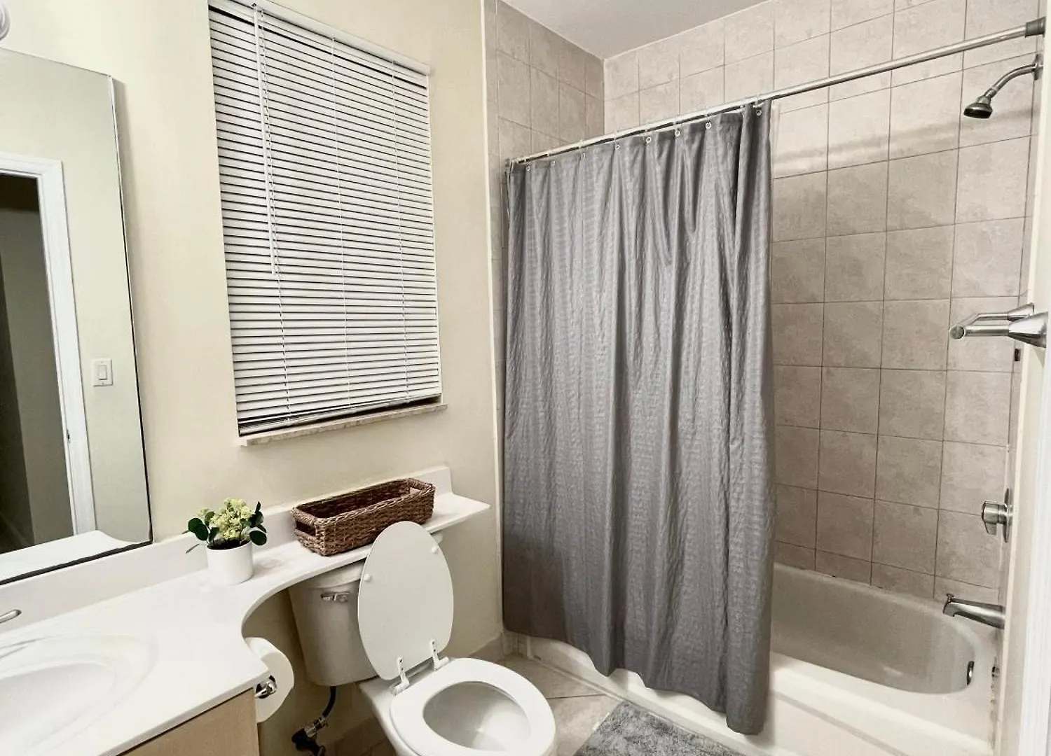 Private Bedroom In - Coral Gables 601 Homestay Miami