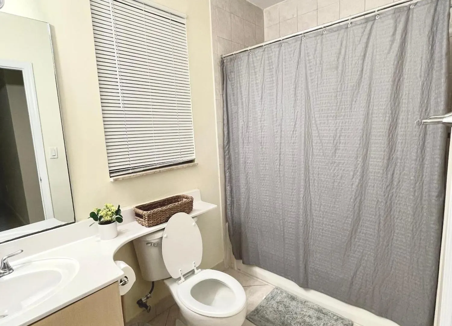 Private Bedroom In - Coral Gables 601 Homestay
