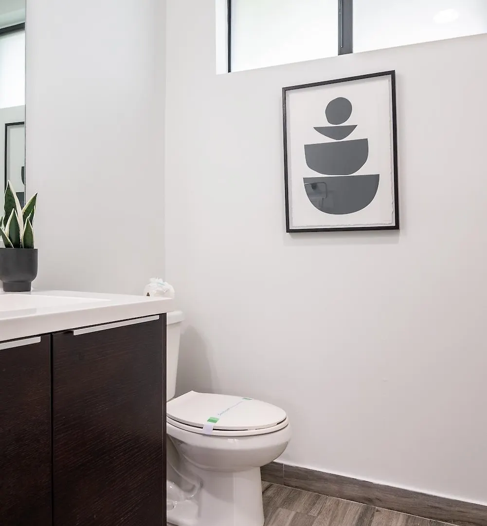 Stylish 2br With Private Balcony