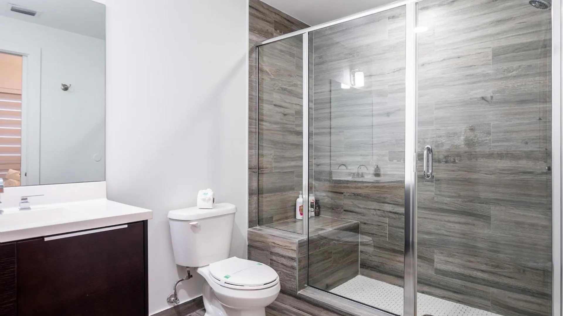 Stylish 2br With Private Balcony *