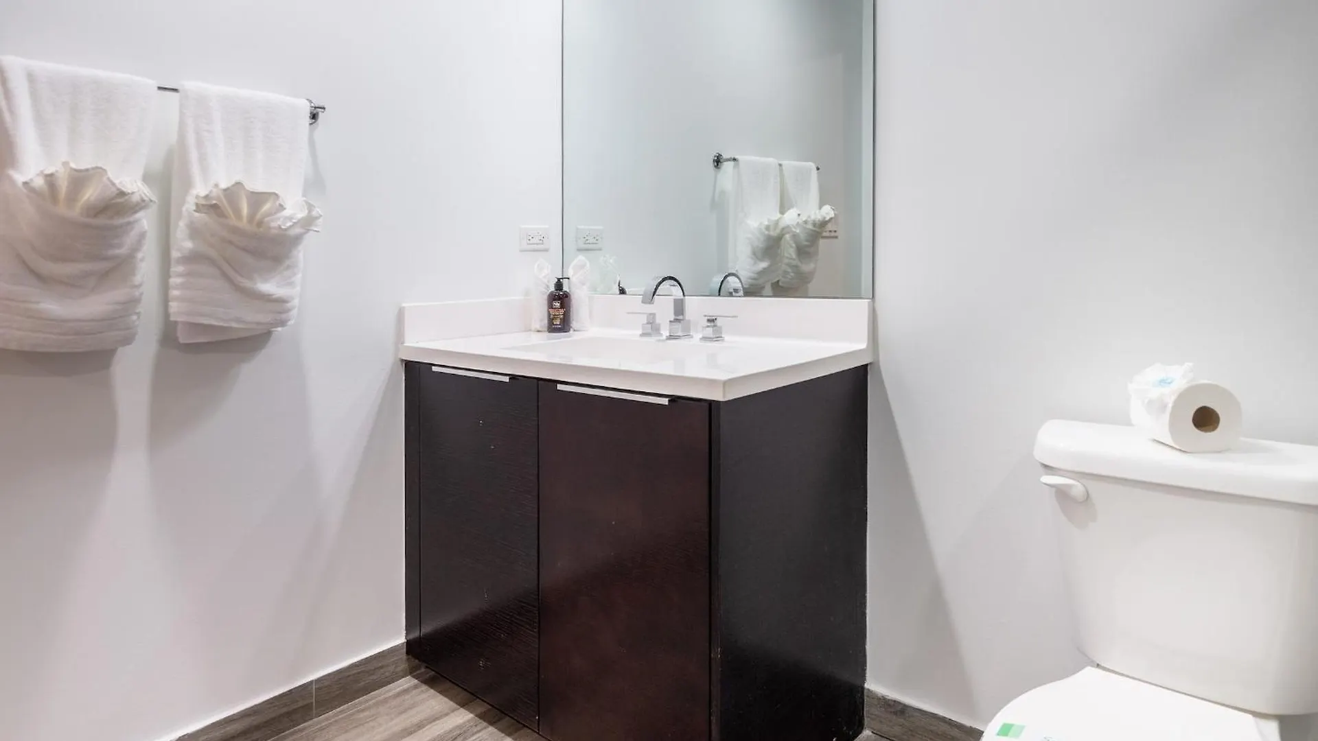 Stylish 2br With Private Balcony Miami
