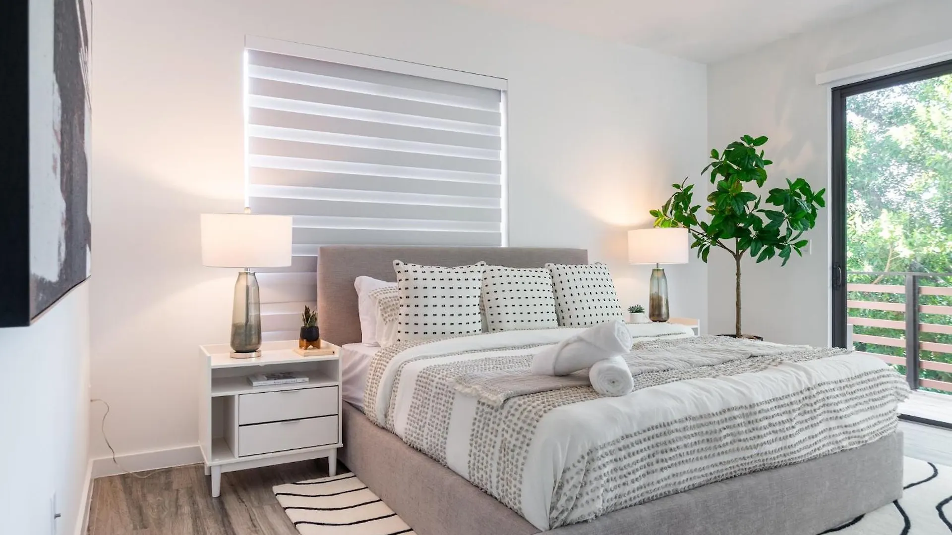 Apartment Stylish 2br With Private Balcony *
