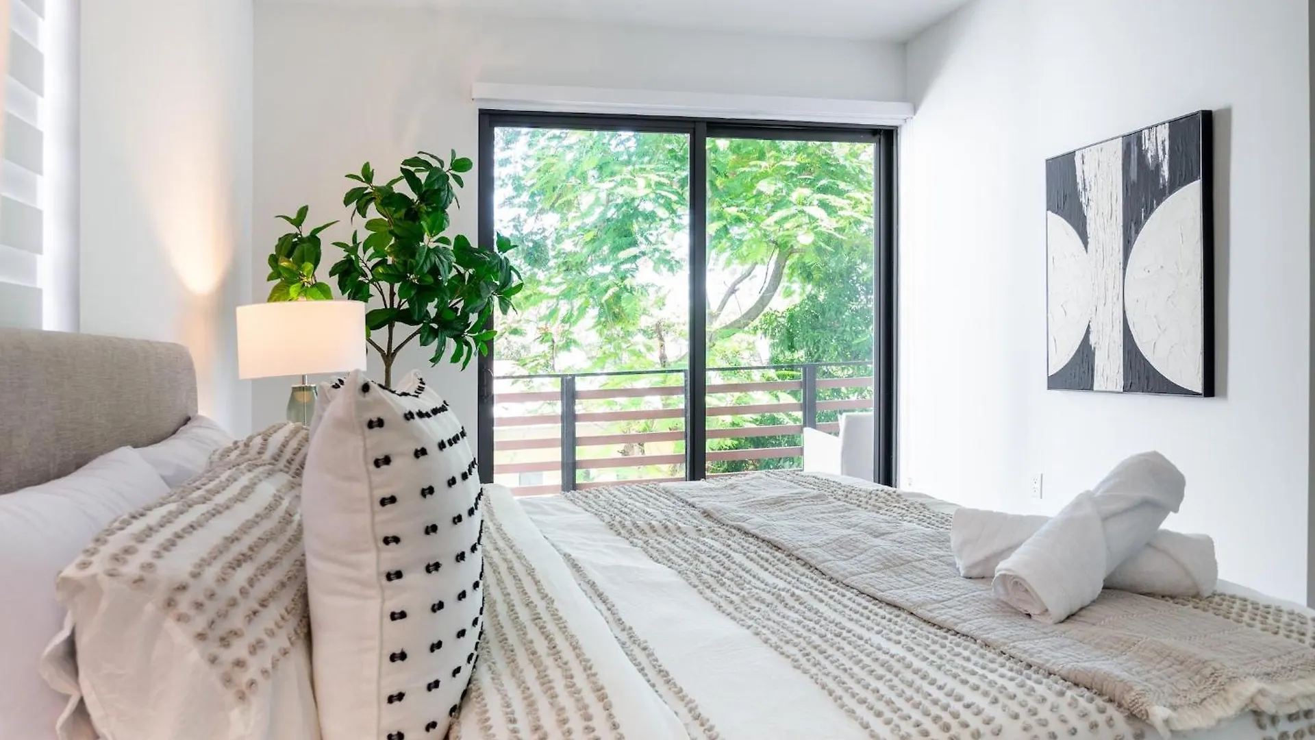 Stylish 2br With Private Balcony Miami