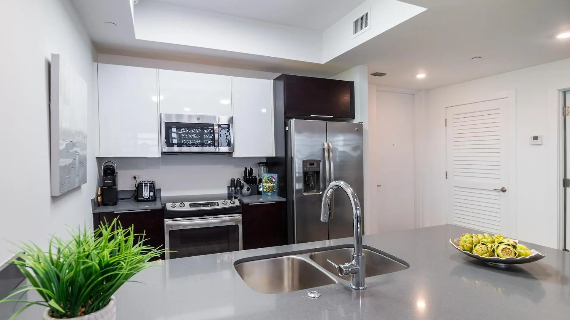 Apartment Stylish 2br With Private Balcony