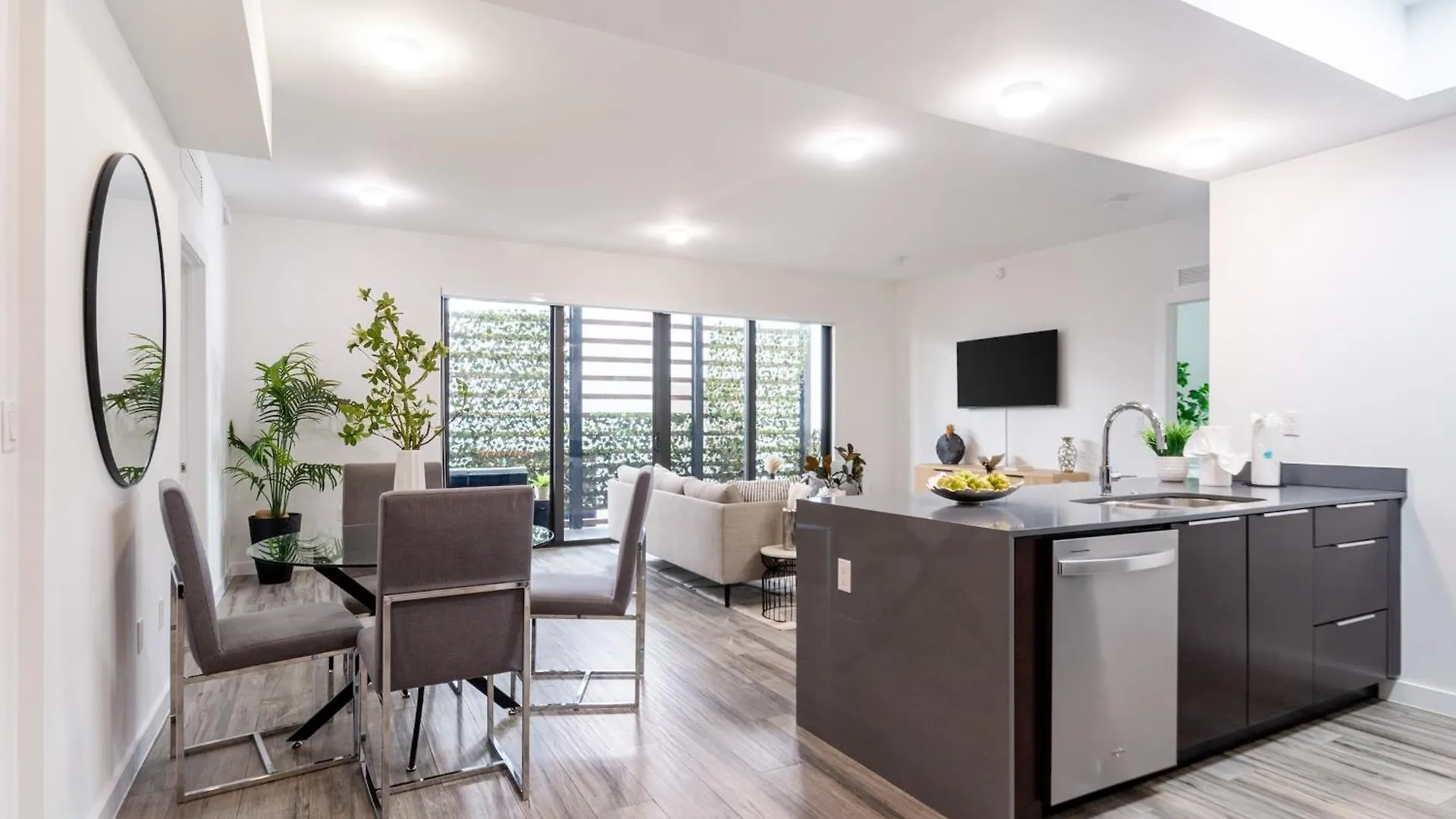 Stylish 2br With Private Balcony Miami