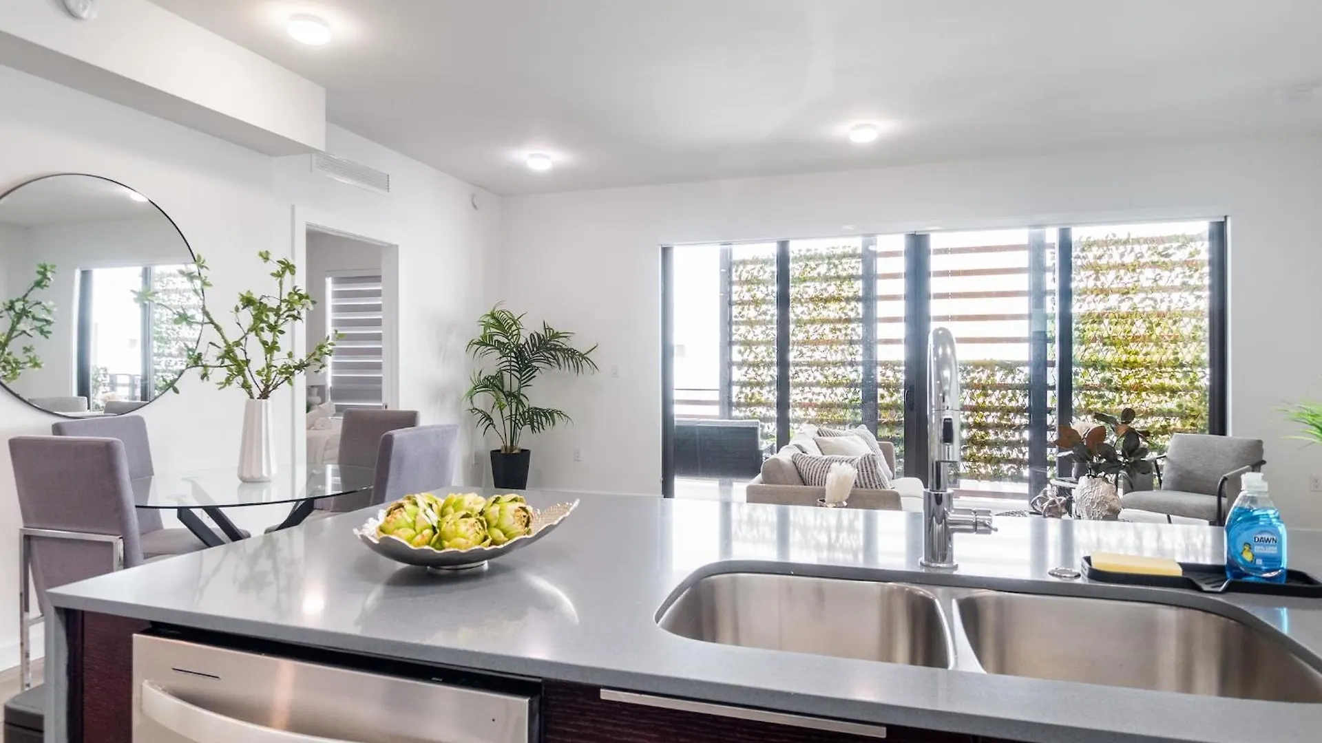 Stylish 2br With Private Balcony