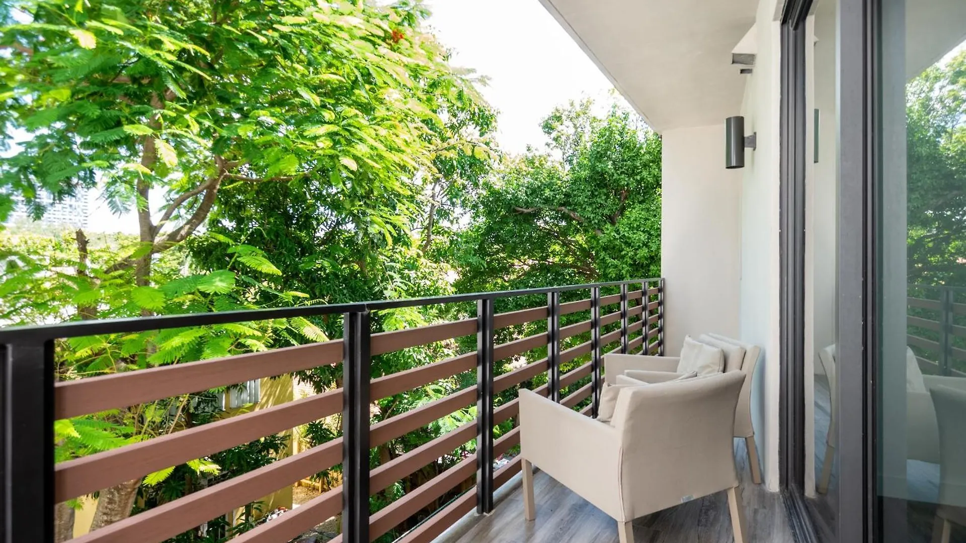 Stylish 2br With Private Balcony Apartment *
