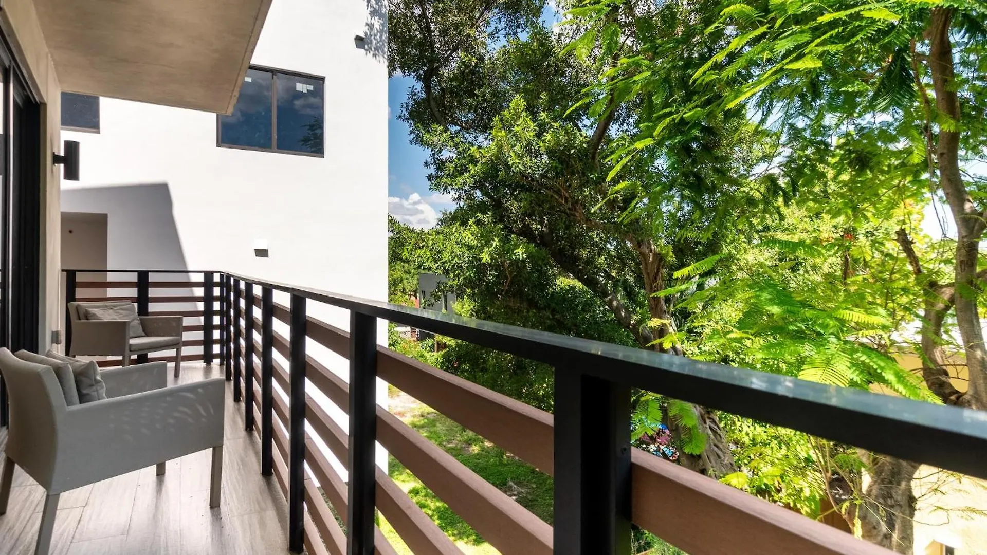 Stylish 2br With Private Balcony