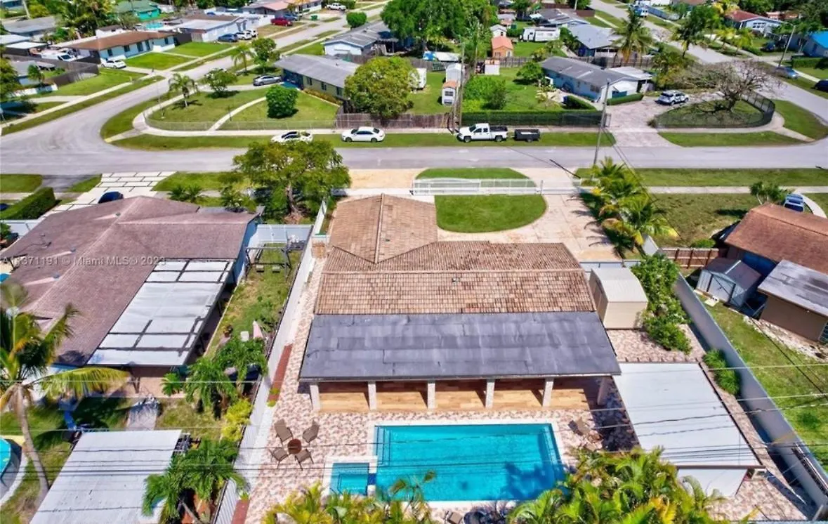 Heated Pool Hot Tub * Miami
