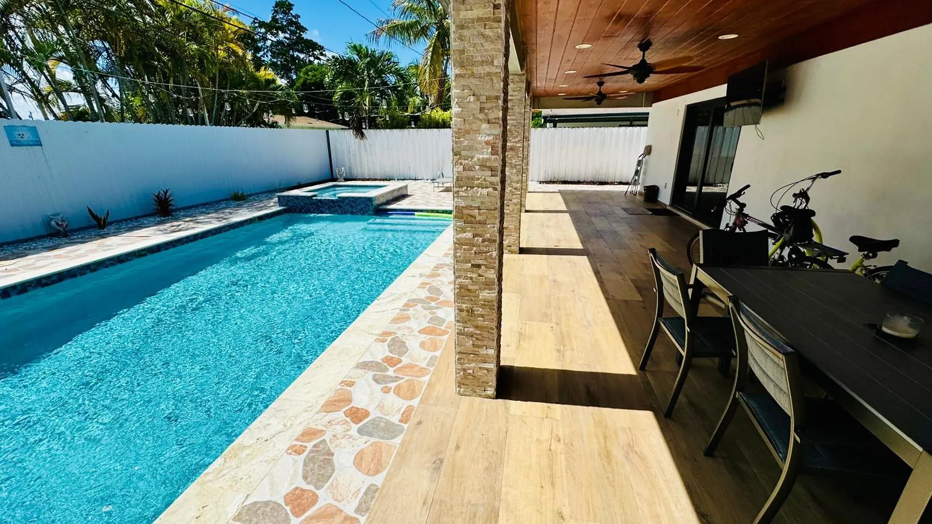 Heated Pool Hot Tub *
