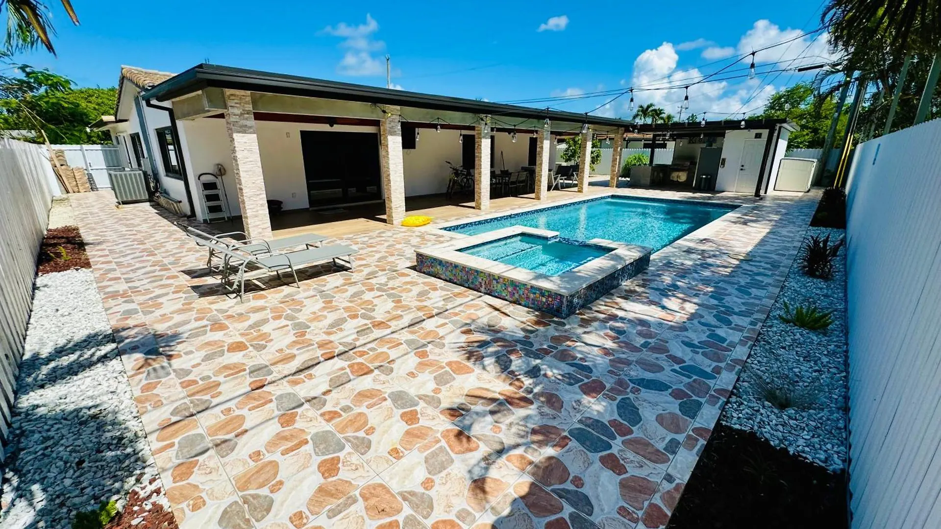 Heated Pool Hot Tub *