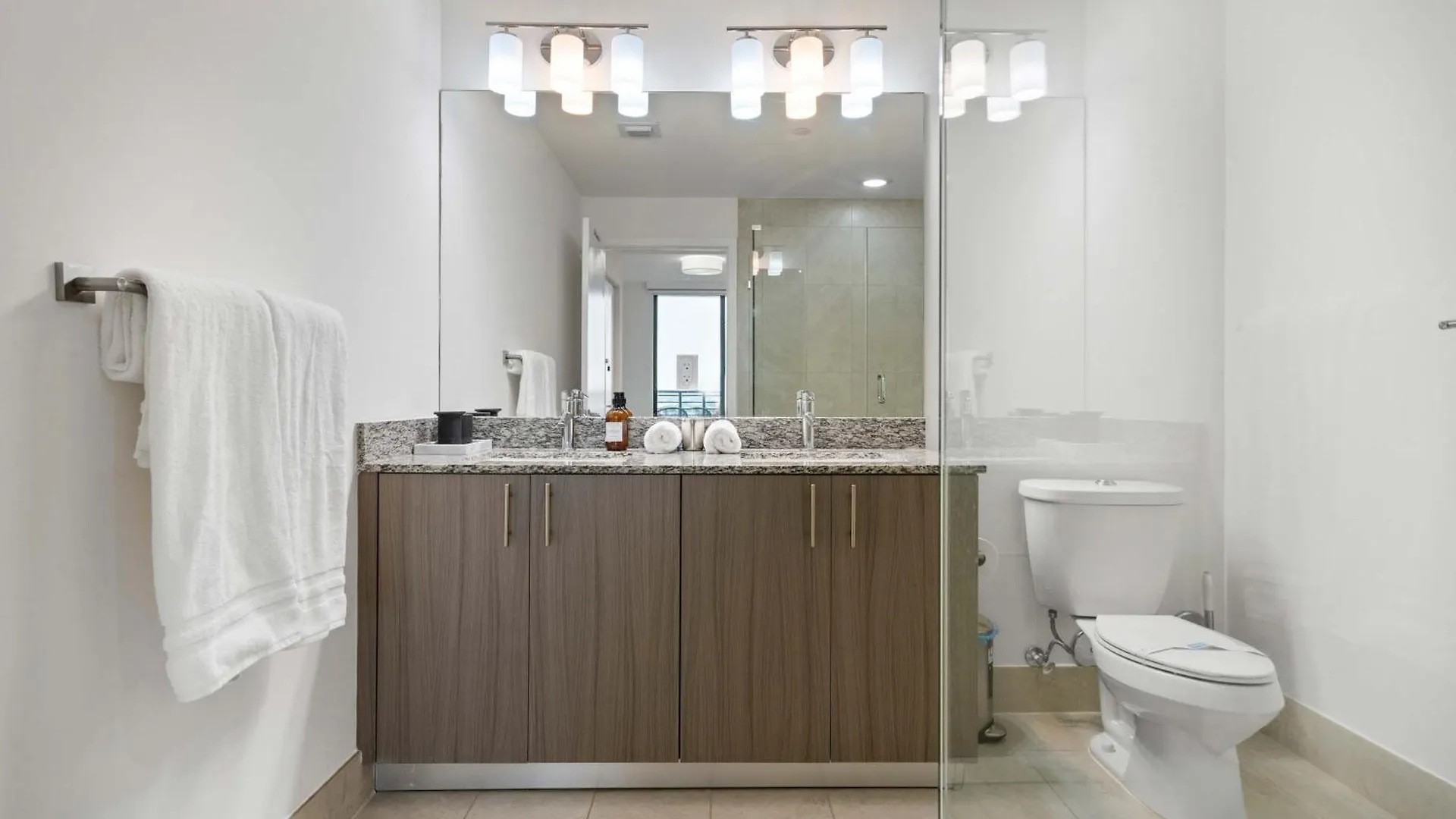 La Central- Cityplace Doral And Across From A Park * Miami