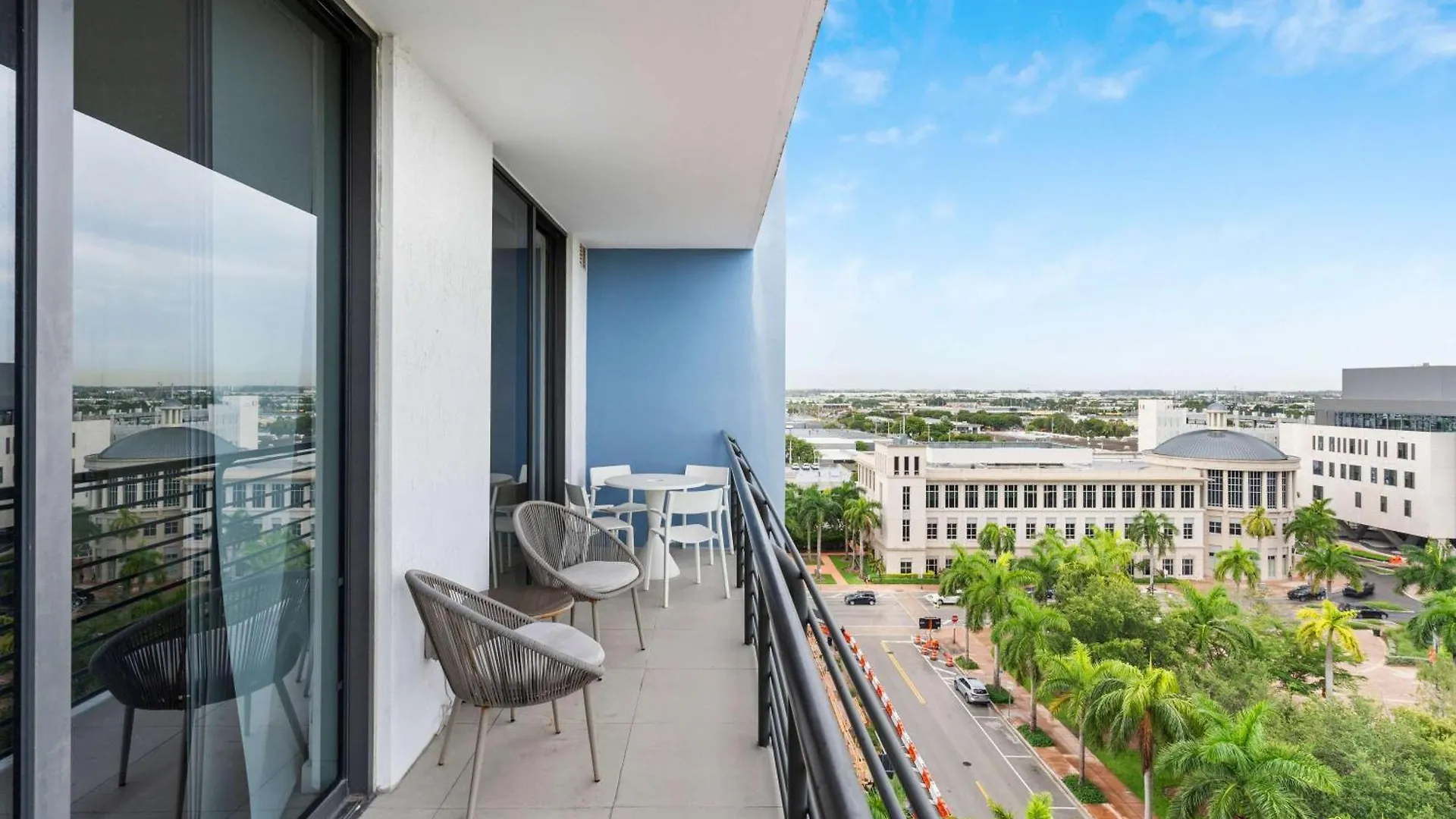 La Central- Cityplace Doral And Across From A Park * Miami