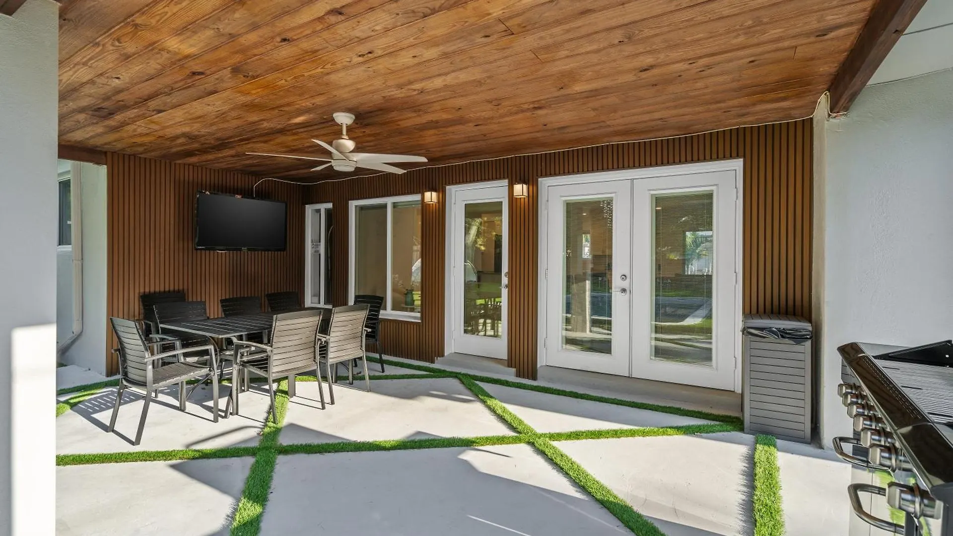- Your Exclusive Luxury Escape With Private Pool And Mini Golf Villa Miami