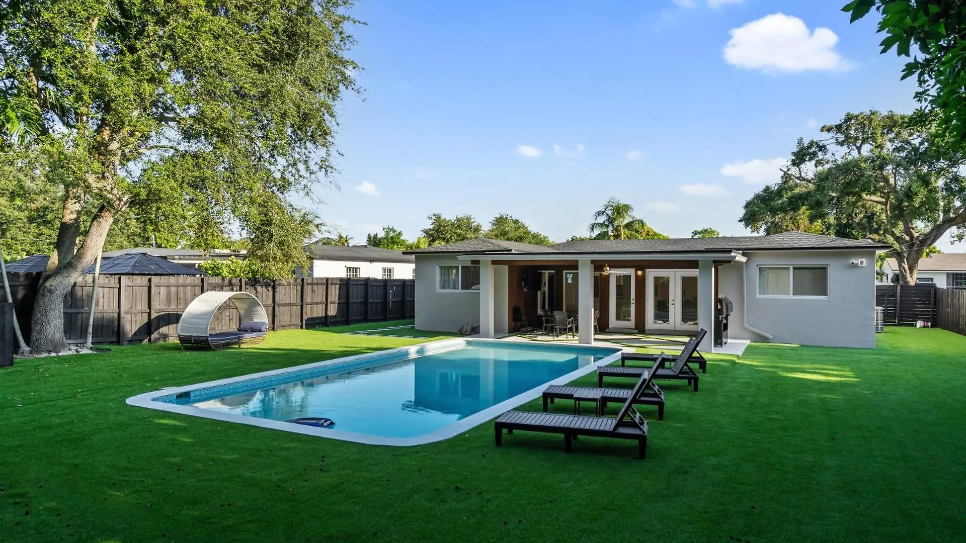 - Your Exclusive Luxury Escape With Private Pool And Mini Golf Villa
