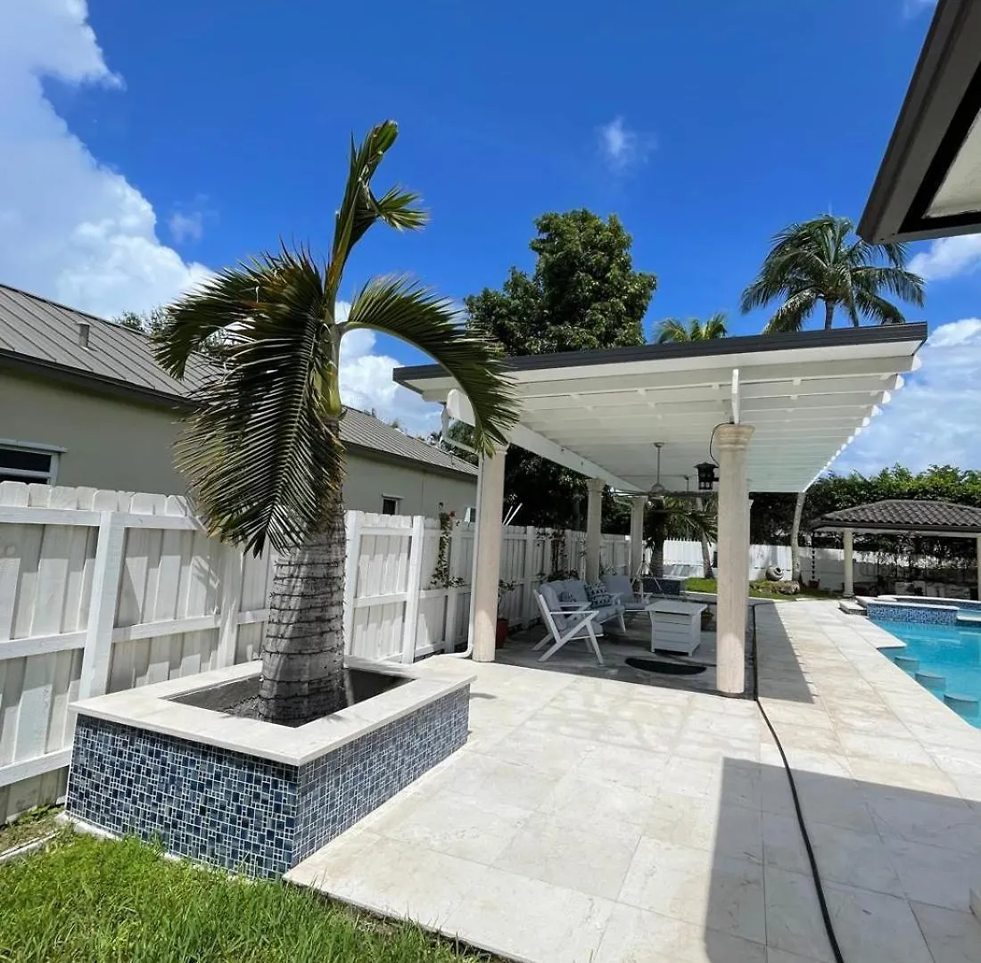 The Falls Apto 1 Homestay Miami