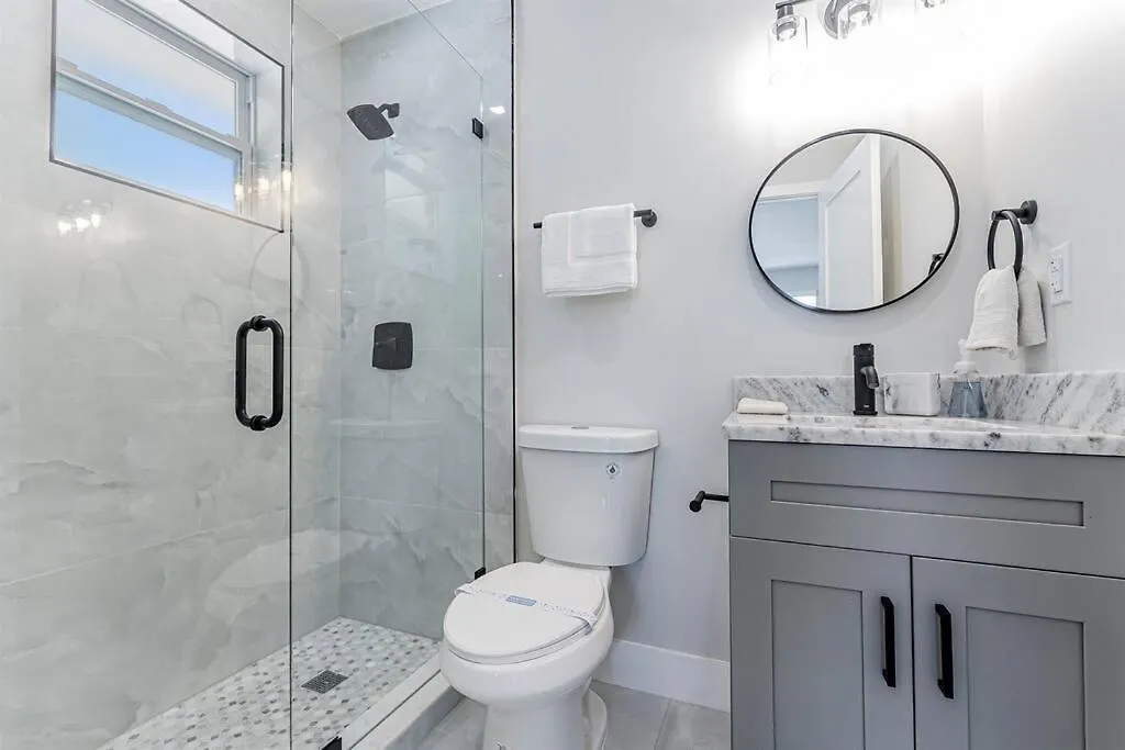Modern Unit 1 - Close To South & Airport Holiday home *