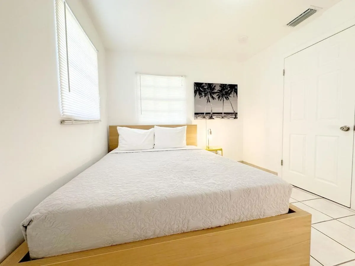 Modern Family 15 Min Holiday home Miami