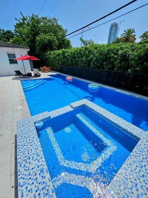 Brickell Enclave Sunny Retreat With Pool Willa