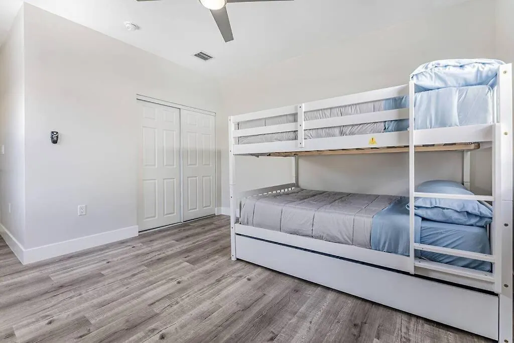 Modern Oasis Retreat - Close To Airport Holiday home Miami