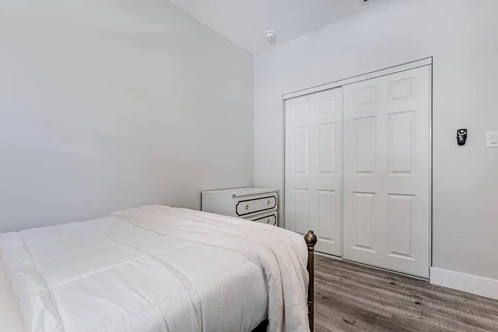 Modern Oasis Retreat - Close To Airport *