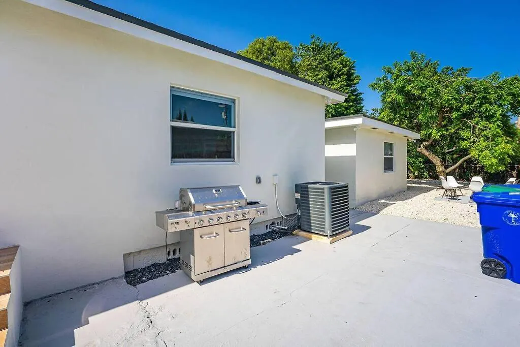 Modern Oasis Retreat - Close To Airport Holiday home Miami