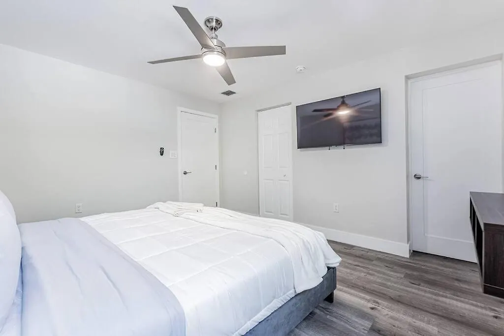 Modern Oasis Retreat - Close To Airport *