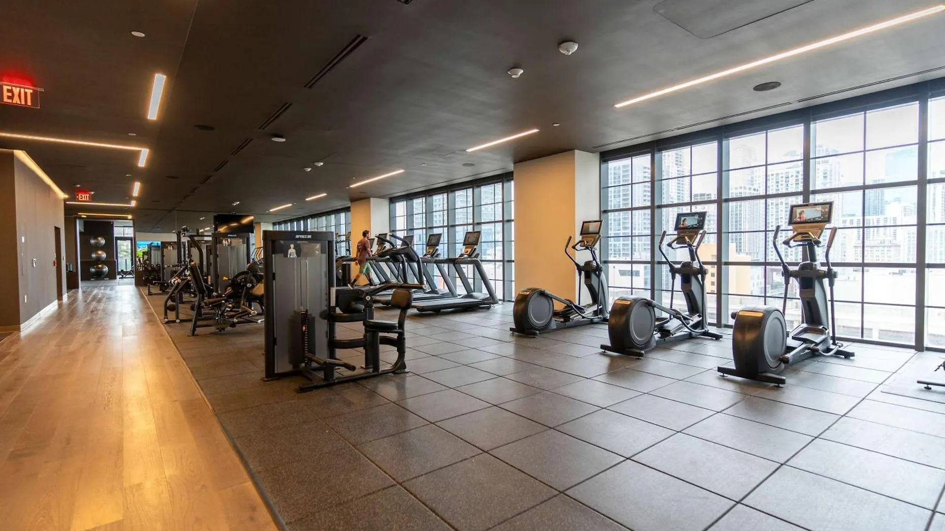 Orange Crush - Resort-style Amenities & Location Miami