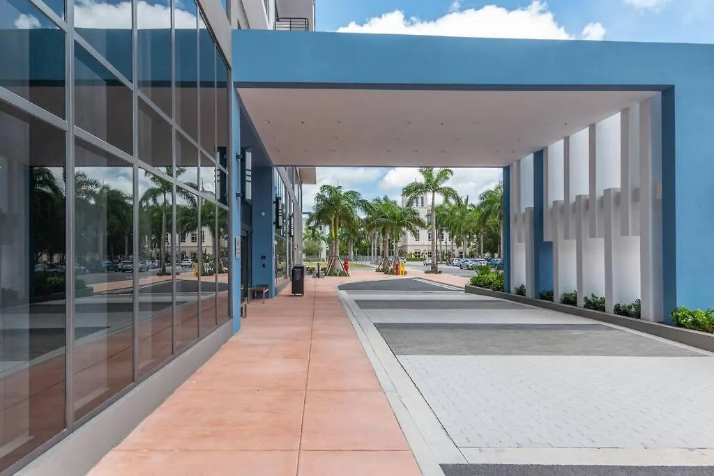 Comfortable In Downtown Doral *