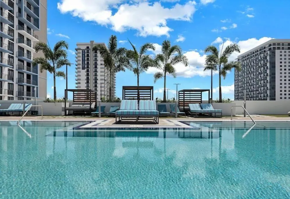 Comfortable In Downtown Doral *