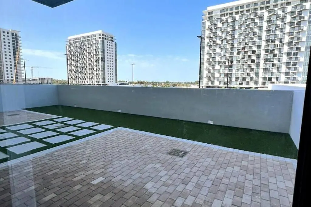 Comfortable In Downtown Doral Apartment *