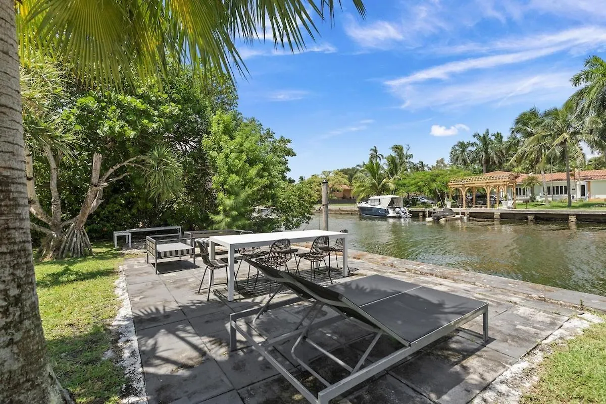Dom wakacyjny The Waterhouse- Amazing With Infinity Pool *