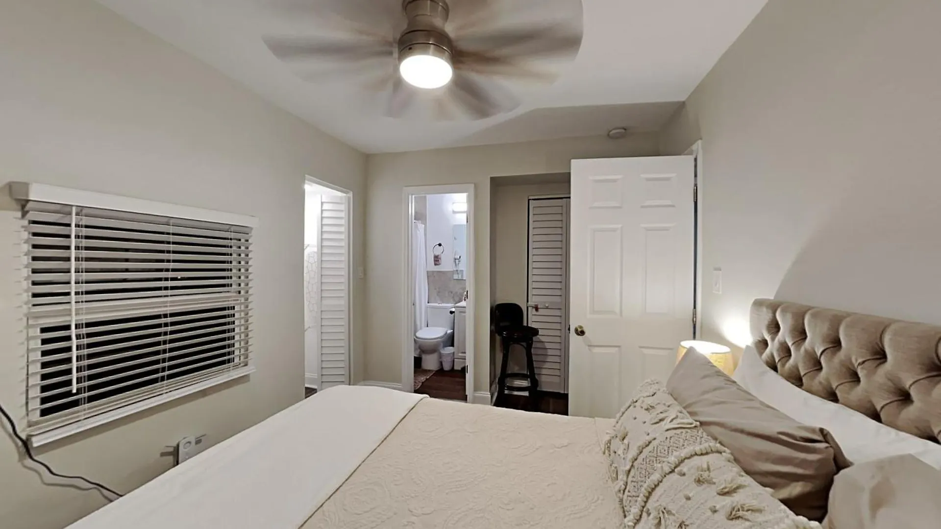 Homestay Private At Centrally Located With Free Parking Miami