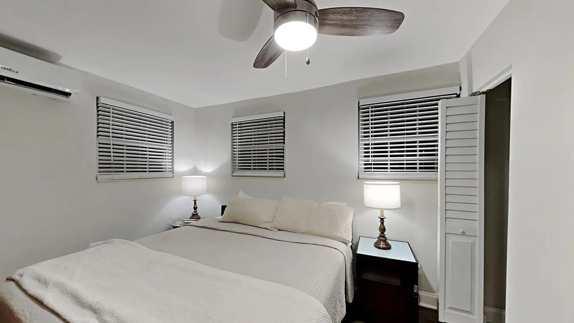 Private At Centrally Located With Free Parking Homestay Miami